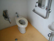 善福寺公園 中央橋多目的トイレ