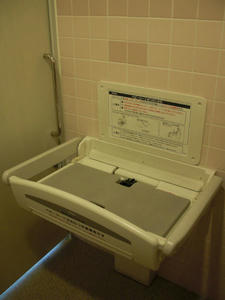 PCデポ三鷹店多目的トイレ