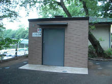 武蔵関公園 ボート小屋横多目的トイレ