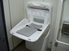 武蔵関公園 ボート小屋横多目的トイレ