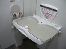 浅草寺北公衆多目的トイレ