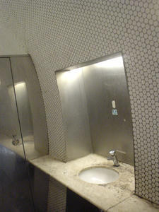 昌平橋公衆トイレ