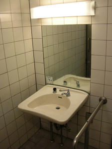 昌平橋公衆多目的トイレ