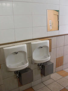 西郷銅像下公衆トイレ