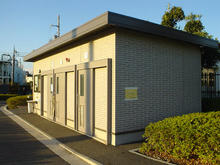 立川公園 新堤防運動広場トイレ