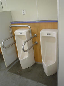 立川公園 新堤防運動広場トイレ