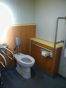 立川公園 新堤防運動広場多目的トイレ