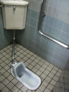 西武新宿駅前公衆トイレ