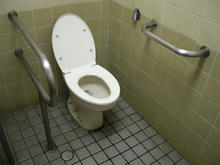 西武新宿駅前公衆多目的トイレ