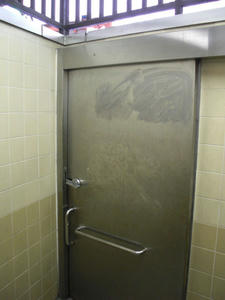 西武新宿駅前公衆多目的トイレ