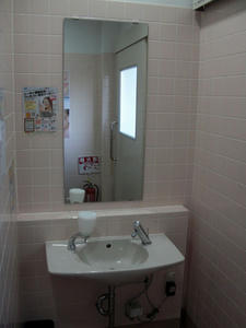 ウエルシア東福生店 外トイレ