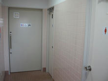 ウエルシア東福生店 外トイレ