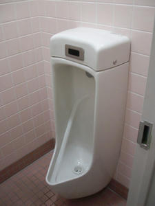 ウエルシア東福生店 外トイレ