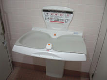 ウエルシア東福生店 外多目的トイレ