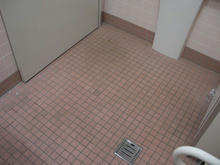 ウエルシア東福生店 外多目的トイレ