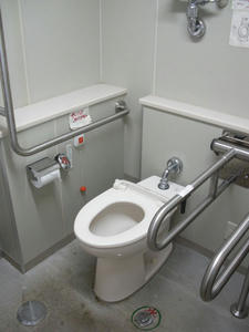 見影橋公園 駐車場多目的トイレ