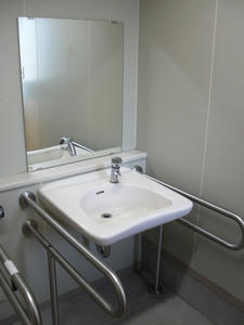 見影橋公園 駐車場多目的トイレ