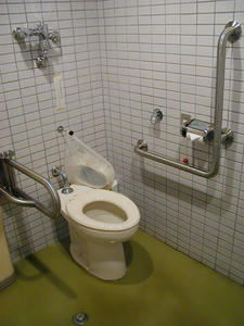 城山文化センター 1階多目的トイレ