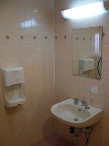 マルフジ福生店多目的トイレ