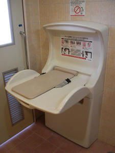 マルフジ福生店多目的トイレ