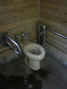 みほり広場公園多目的トイレ