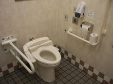 西友国領店多目的トイレ