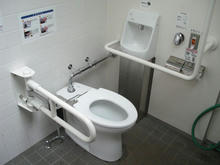 清瀬金山緑地公園多目的トイレ