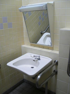 潮風公園 街と海のプロムナード多目的トイレ