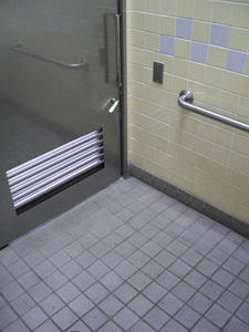 潮風公園 街と海のプロムナード多目的トイレ