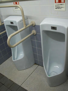 ケーヨーD2国立青柳店　1階トイレ