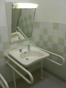 コジマNEW所沢店多目的トイレ