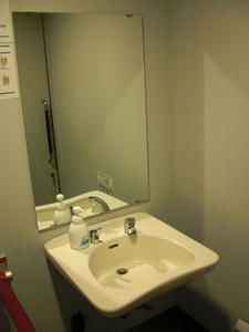 日本科学未来館 1階た目的トイレ