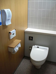 国立ハンセン病資料館　1階トイレ
