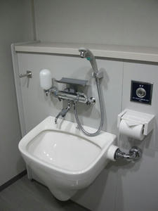 国立ハンセン病資料館　1階多目的トイレ