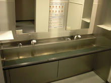 日本科学未来館 3階展示ルーム内トイレ