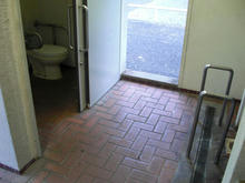 下里本邑遺跡公園トイレ