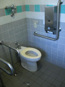 関前公園多目的トイレ