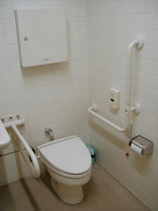 東伏見コミュニティーセンター　1階多目的トイレ