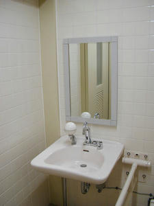 東伏見コミュニティーセンター　1階多目的トイレ