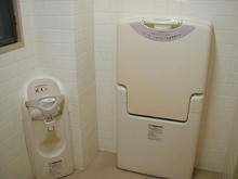 東伏見コミュニティーセンター　1階多目的トイレ