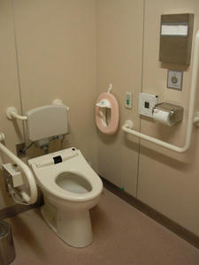 サミットストア武蔵野緑町店多目的トイレ