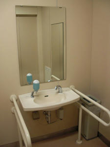 サミットストア武蔵野緑町店多目的トイレ