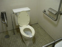スーパーオザム中富店多目的トイレ