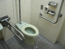 関町風の道公園多目的トイレ