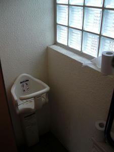 東福生駅西口公衆トイレ