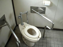 東福生駅東口公園多目的トイレ