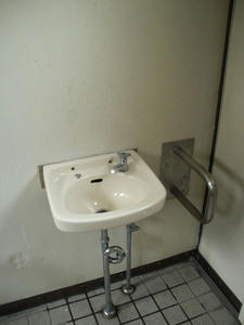 東福生駅東口公園多目的トイレ