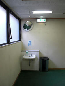 三鷹図書館 1階トイレ