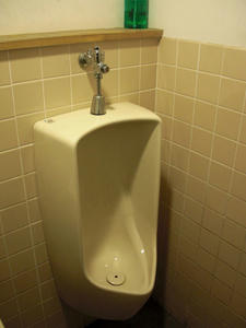 北烏山食品館 外トイレ