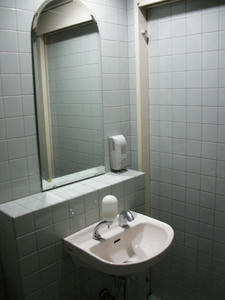 ニトリ府中店 1階多目的トイレ